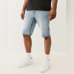 TRUE RELIGION BRAND JEANS® World Tour Ricky Relaxed Straight Shorts / Acid Wash